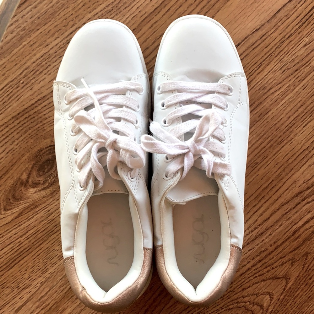 Sugar Brand. Women’s Sz 8.5. White/Rose Gold colored Sneakers. - Picture 4 of 8